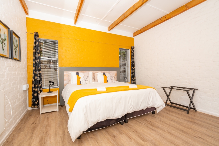 6 Bedroom Property for Sale in Middedorp Western Cape